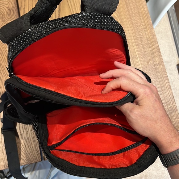 Bruxe patent leather backpack - Picture 7 of 7